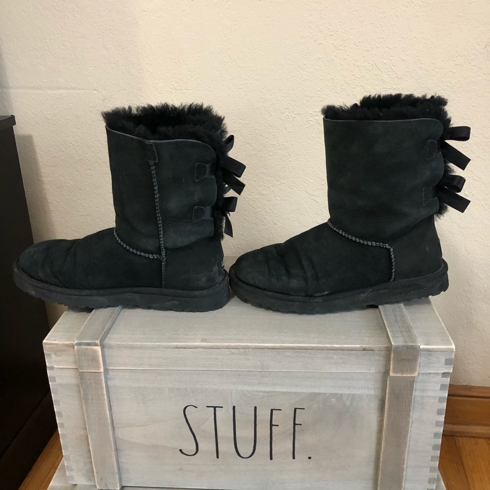 Size 7 Bailey Bow black ugh boots